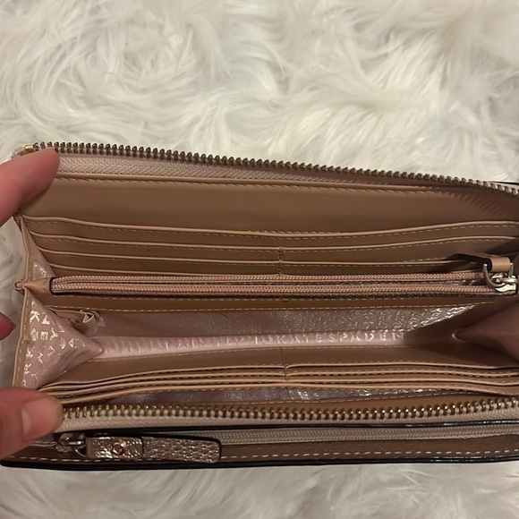 🌟KATE Spade Layton Wellesley Leather Zip Wallet Wristlet🌟 - Picture 3 of 4